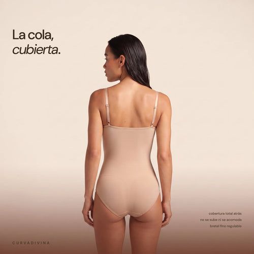 Espalda del body Vedettina beige: espalda recta alta y cola de cobertura total